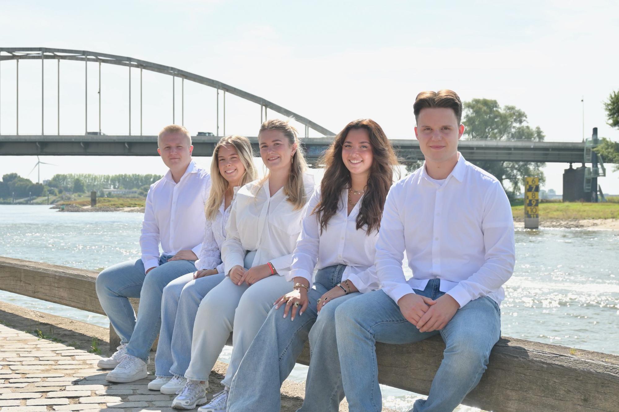 bestuursfoto.jpg